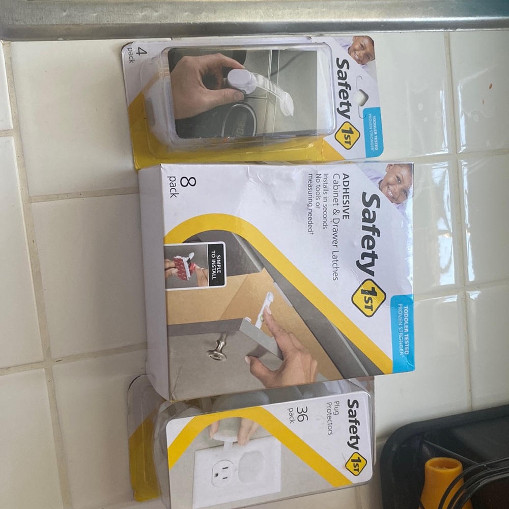 New Saftey 1st Childproofing package